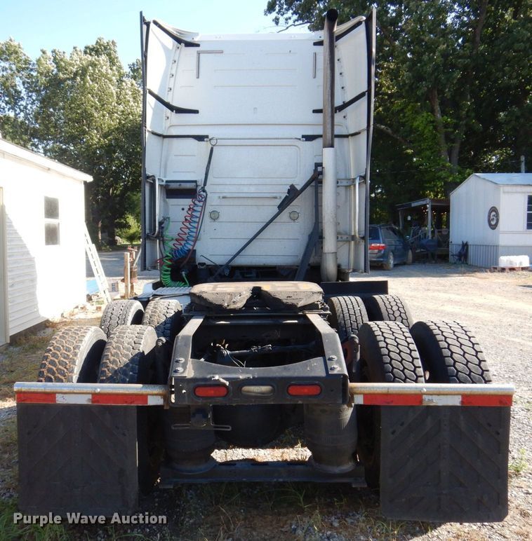 image for item KR9217 2014 Volvo VNL670  semi truck