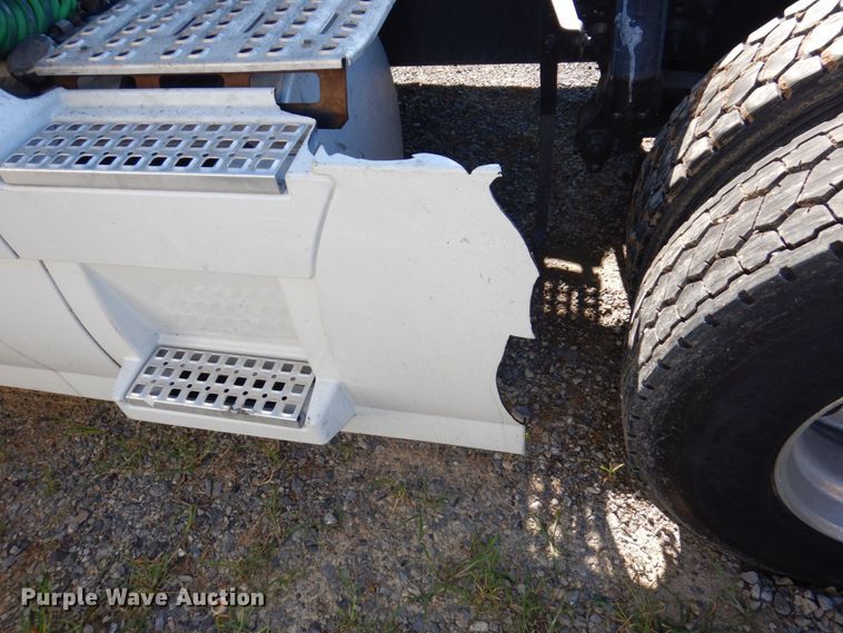 image for item KR9217 2014 Volvo VNL670  semi truck