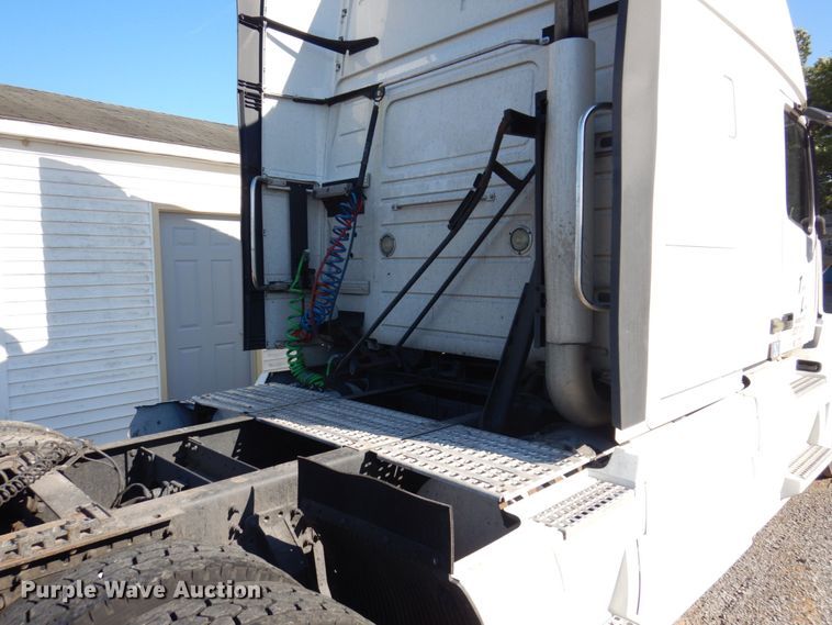 image for item KR9217 2014 Volvo VNL670  semi truck