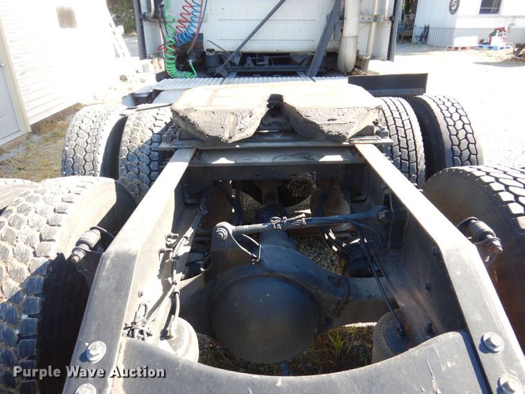 image for item KR9217 2014 Volvo VNL670  semi truck