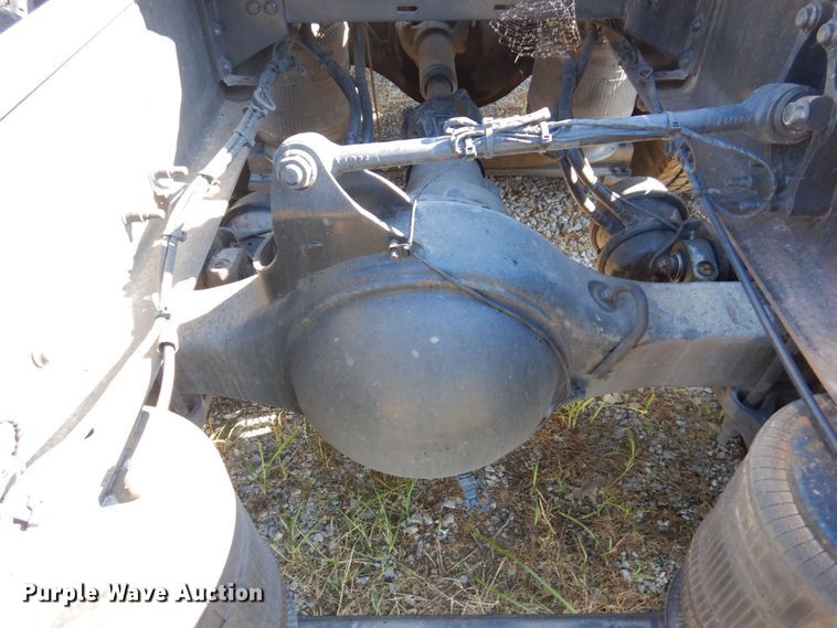 image for item KR9217 2014 Volvo VNL670  semi truck