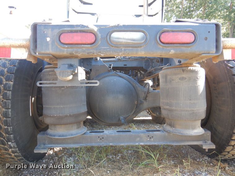 image for item KR9217 2014 Volvo VNL670  semi truck