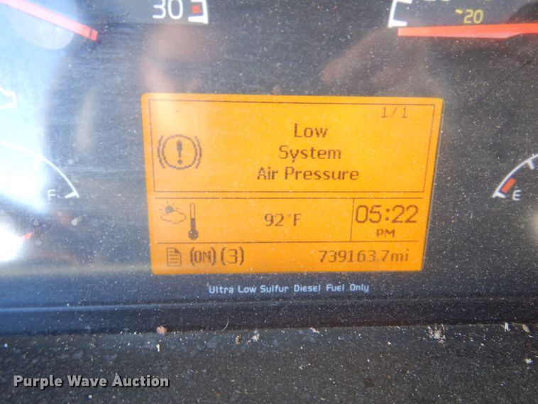 image for item KR9217 2014 Volvo VNL670  semi truck