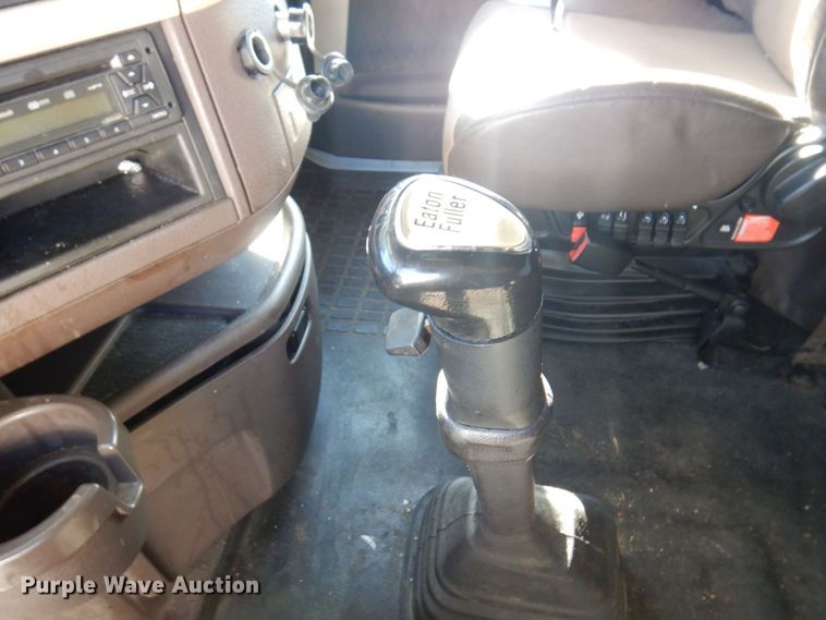 image for item KR9217 2014 Volvo VNL670  semi truck