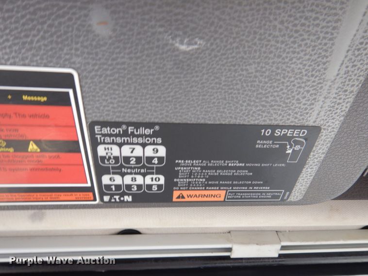 image for item KR9217 2014 Volvo VNL670  semi truck