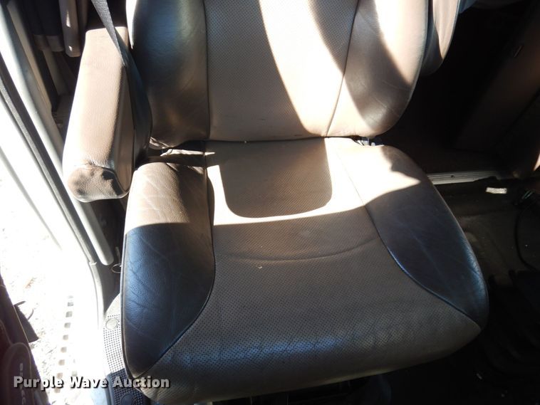 image for item KR9217 2014 Volvo VNL670  semi truck