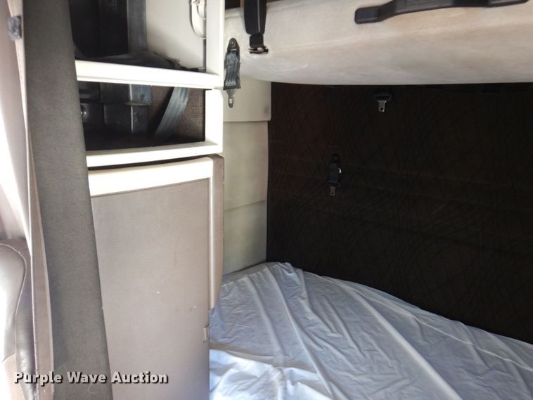 image for item KR9217 2014 Volvo VNL670  semi truck