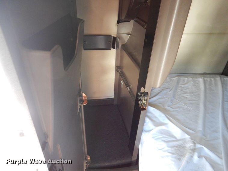 image for item KR9217 2014 Volvo VNL670  semi truck