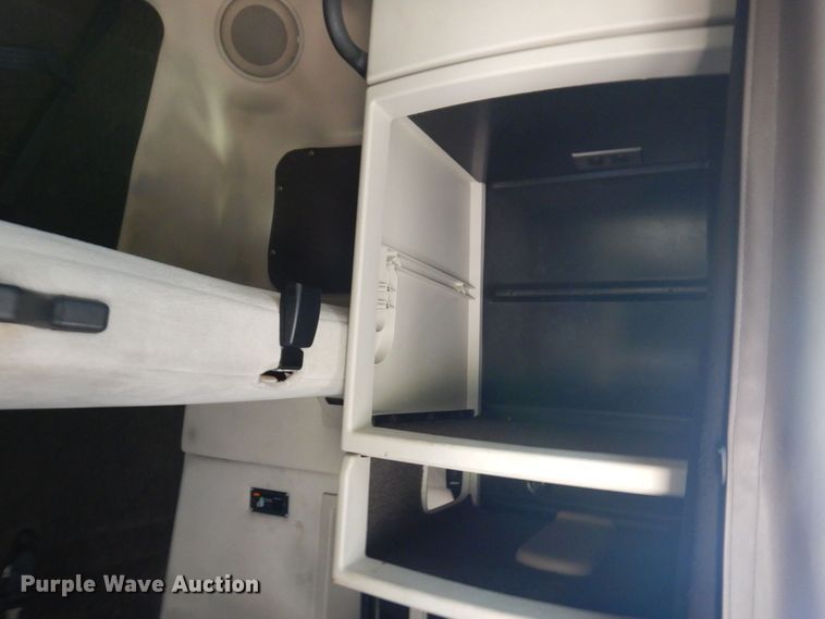 image for item KR9217 2014 Volvo VNL670  semi truck