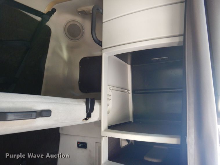 image for item KR9217 2014 Volvo VNL670  semi truck