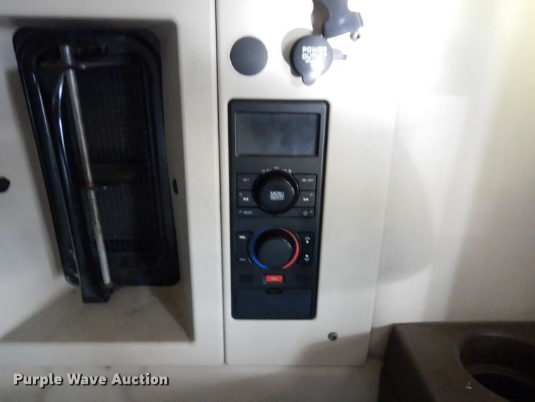 image for item KR9217 2014 Volvo VNL670  semi truck