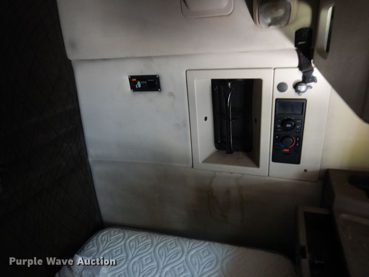 image for item KR9217 2014 Volvo VNL670  semi truck