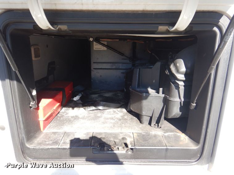 image for item KR9217 2014 Volvo VNL670  semi truck