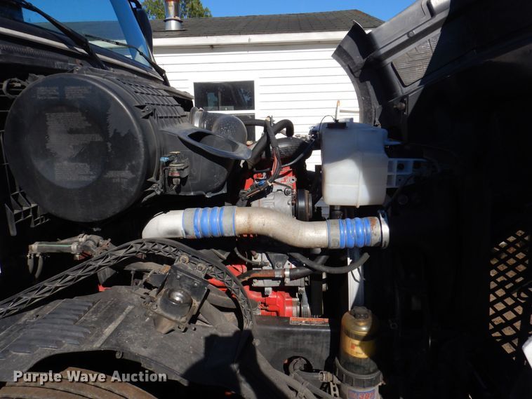 image for item KR9217 2014 Volvo VNL670  semi truck