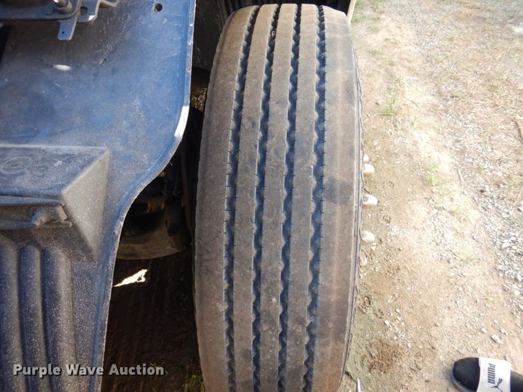 image for item KR9217 2014 Volvo VNL670  semi truck