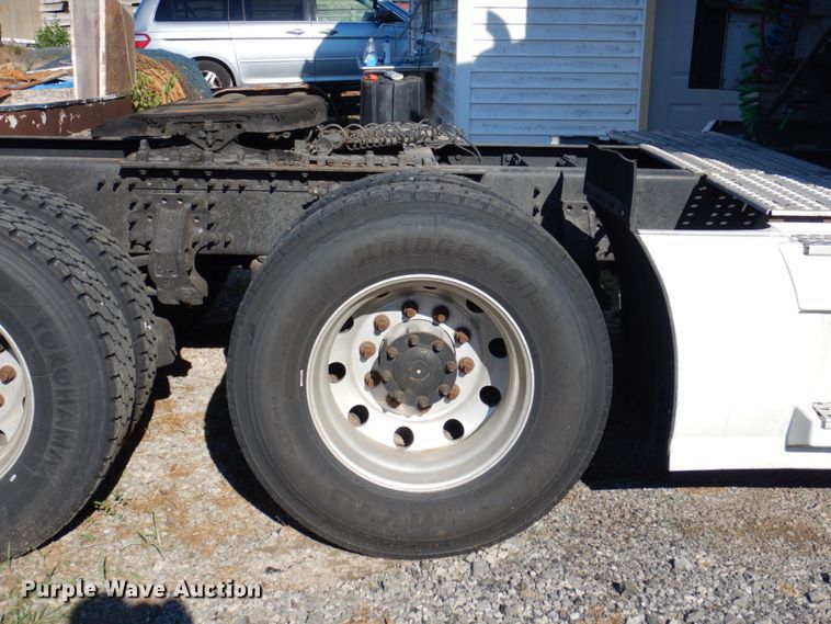 image for item KR9217 2014 Volvo VNL670  semi truck