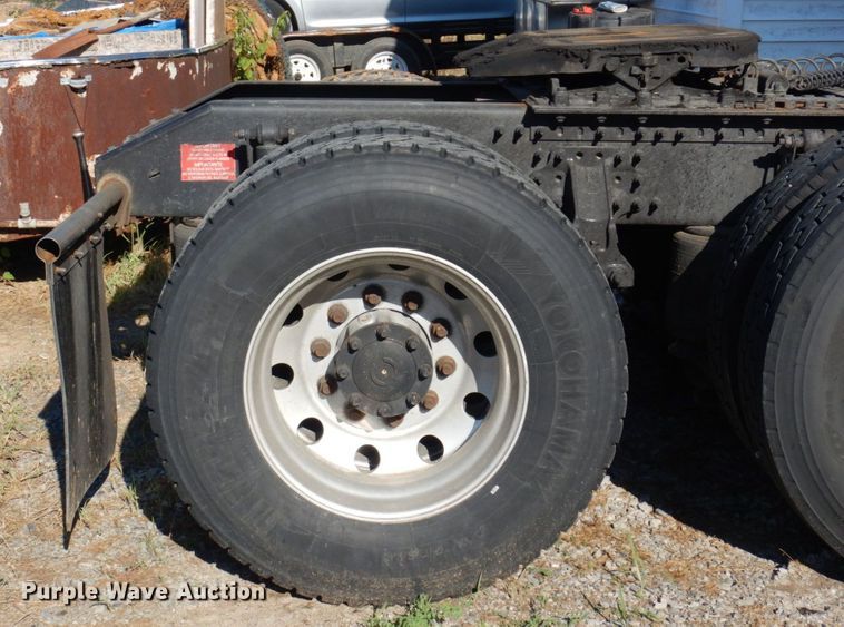 image for item KR9217 2014 Volvo VNL670  semi truck