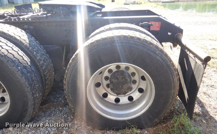 image for item KR9217 2014 Volvo VNL670  semi truck