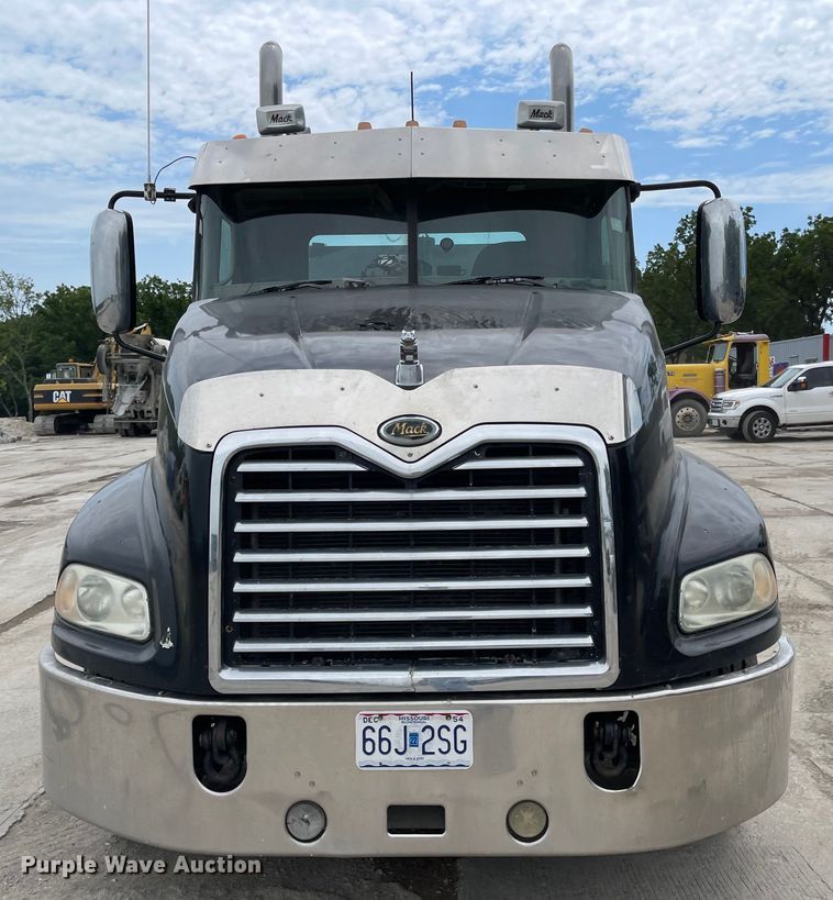 image for item LF9141 2005 Mack CXN613  semi truck