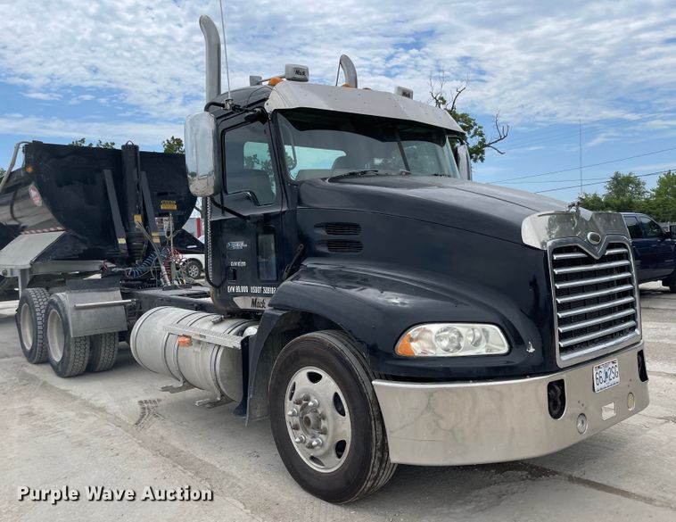 image for item LF9141 2005 Mack CXN613  semi truck