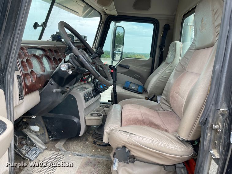 image for item LF9141 2005 Mack CXN613  semi truck