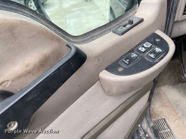 image for item LF9141 2005 Mack CXN613  semi truck