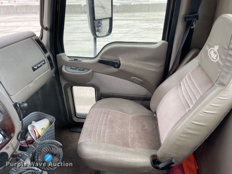 image for item LF9141 2005 Mack CXN613  semi truck