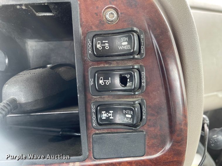 image for item LF9141 2005 Mack CXN613  semi truck