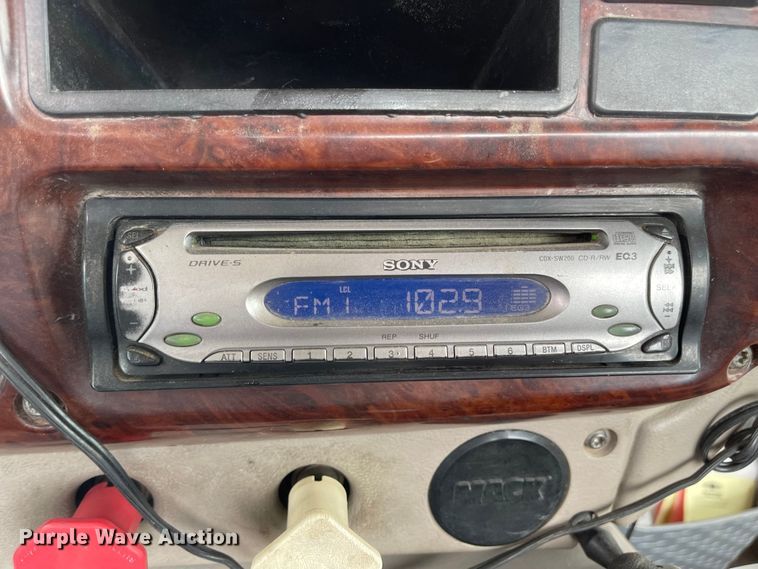 image for item LF9141 2005 Mack CXN613  semi truck