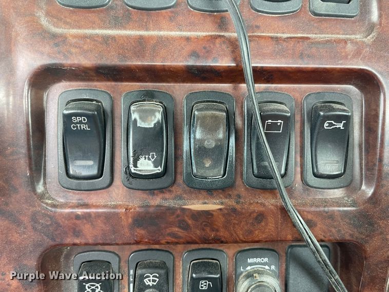 image for item LF9141 2005 Mack CXN613  semi truck