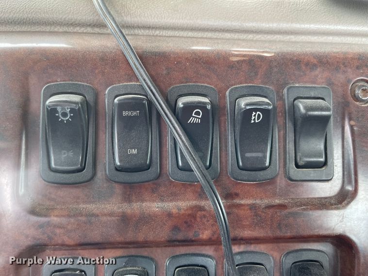 image for item LF9141 2005 Mack CXN613  semi truck