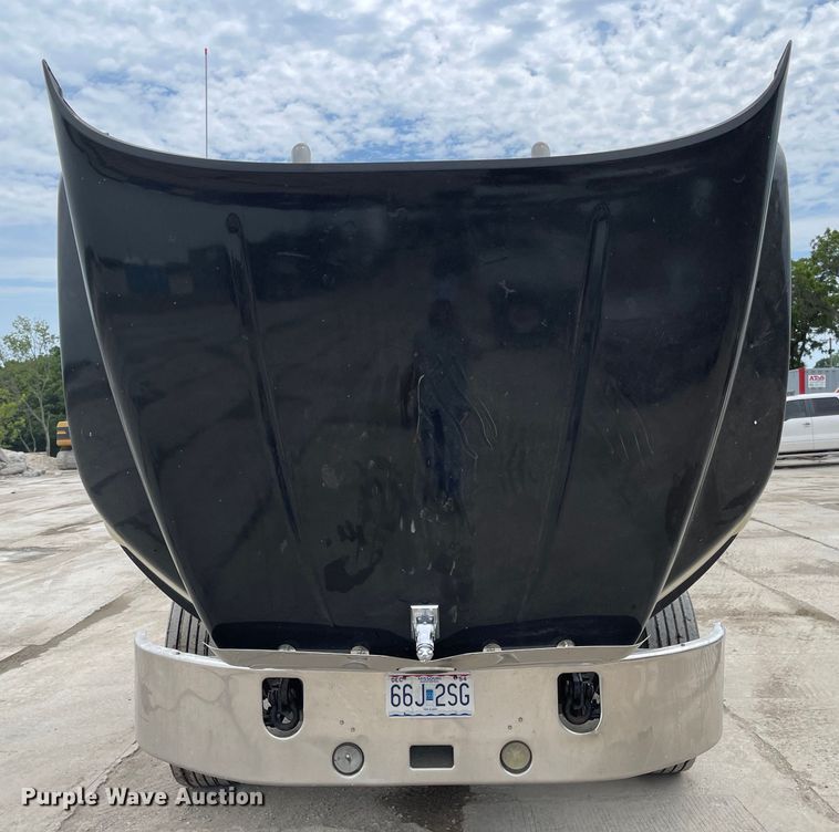 image for item LF9141 2005 Mack CXN613  semi truck