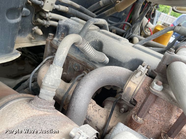 image for item LF9141 2005 Mack CXN613  semi truck