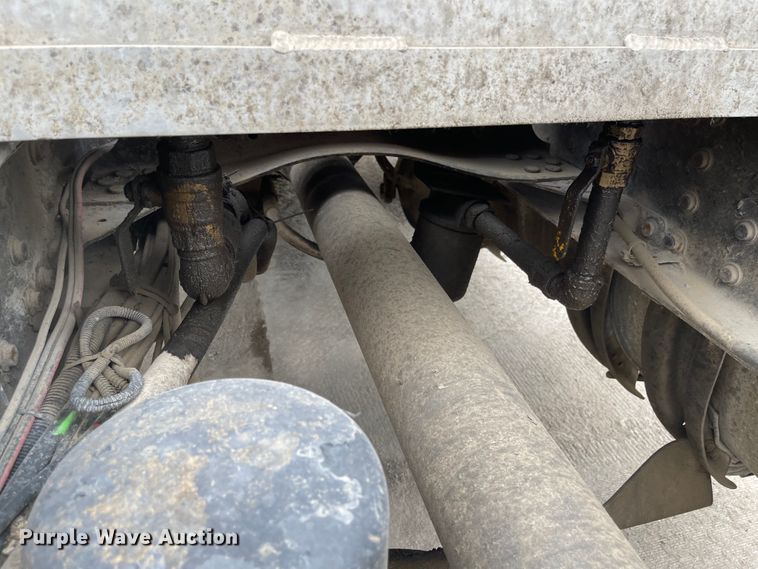 image for item LF9141 2005 Mack CXN613  semi truck