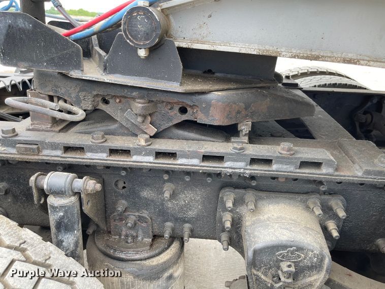 image for item LF9141 2005 Mack CXN613  semi truck