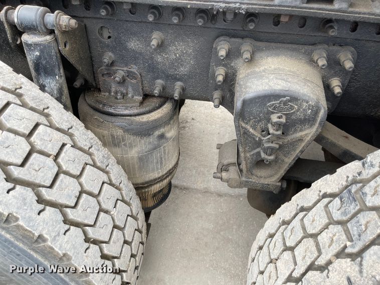 image for item LF9141 2005 Mack CXN613  semi truck