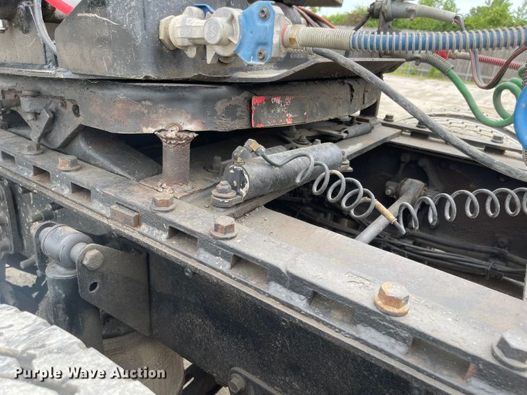 image for item LF9141 2005 Mack CXN613  semi truck