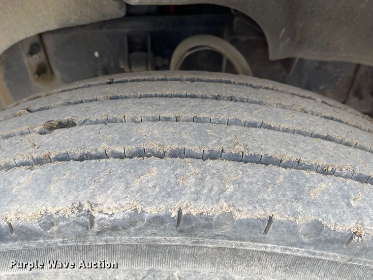 image for item LF9141 2005 Mack CXN613  semi truck