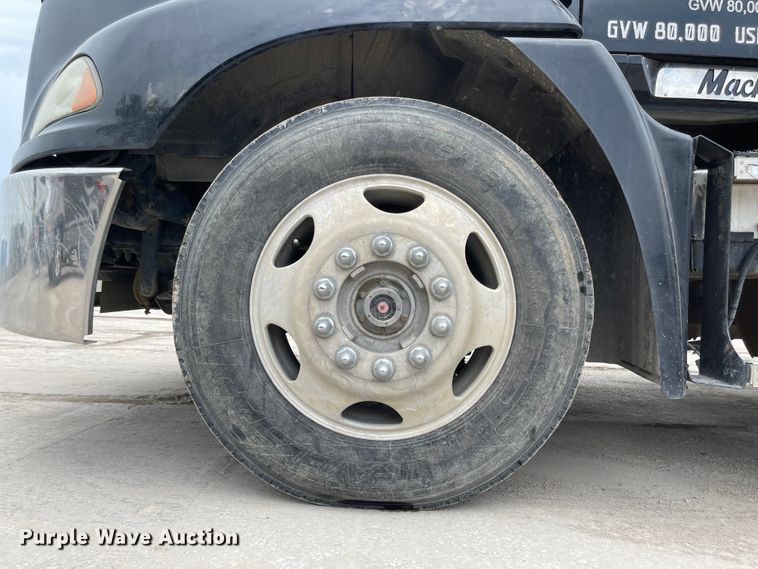 image for item LF9141 2005 Mack CXN613  semi truck