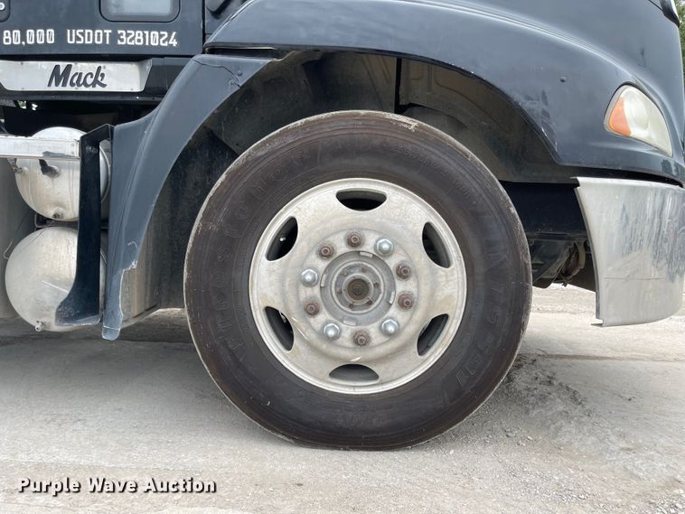 image for item LF9141 2005 Mack CXN613  semi truck