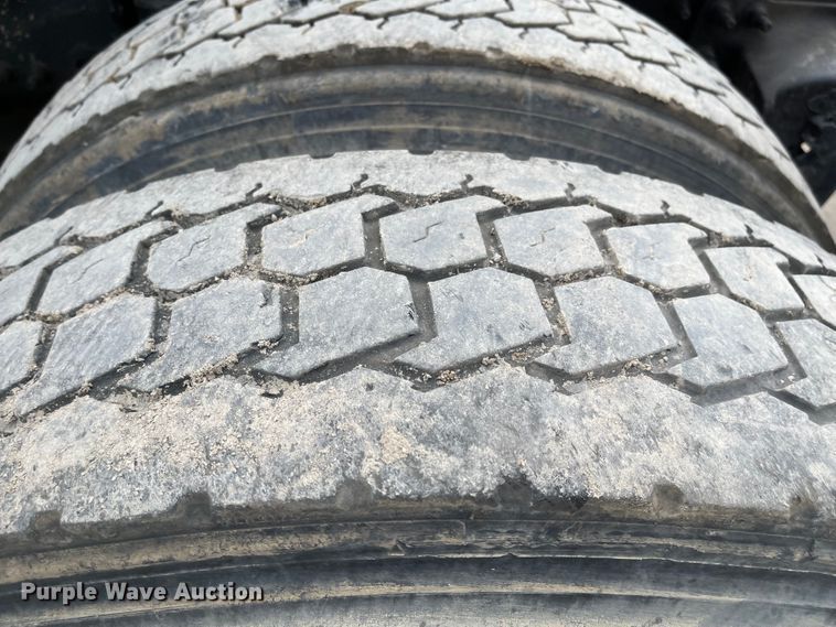 image for item LF9141 2005 Mack CXN613  semi truck