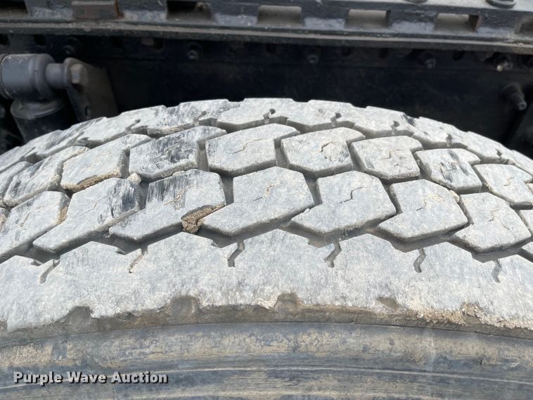 image for item LF9141 2005 Mack CXN613  semi truck