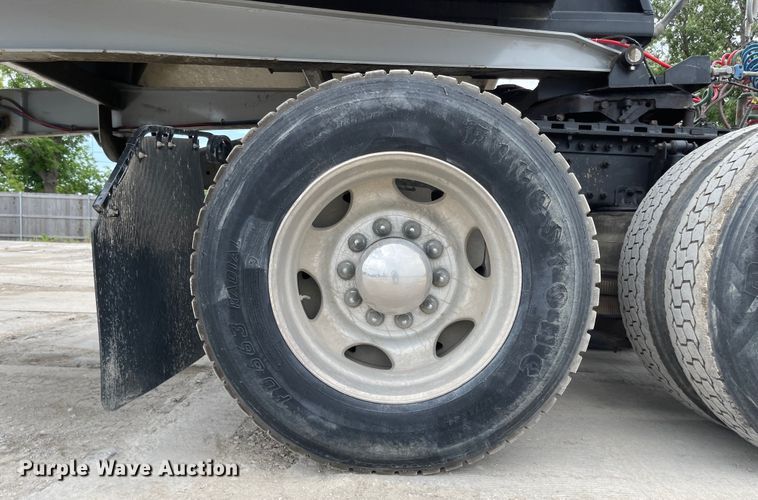 image for item LF9141 2005 Mack CXN613  semi truck