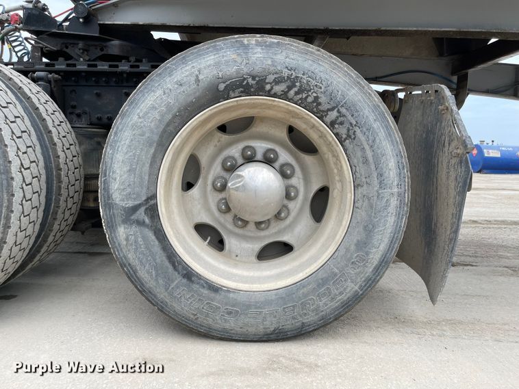 image for item LF9141 2005 Mack CXN613  semi truck