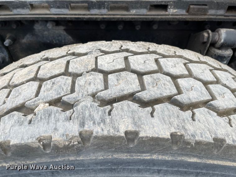 image for item LF9141 2005 Mack CXN613  semi truck