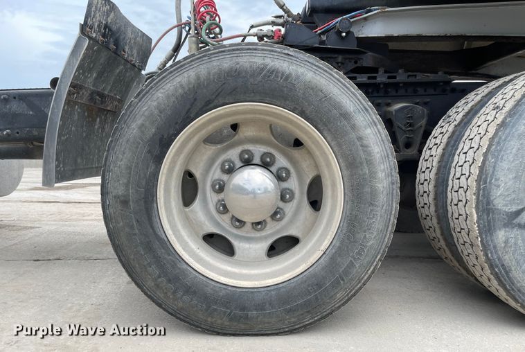 image for item LF9141 2005 Mack CXN613  semi truck