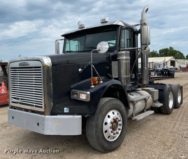 image for item LF9159 2008 Freightliner FLD  semi truck