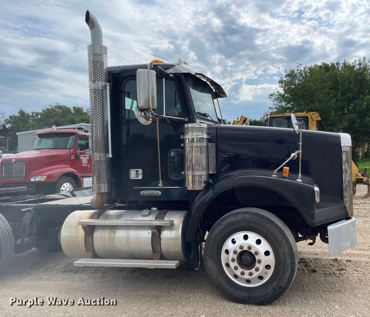 image for item LF9159 2008 Freightliner FLD  semi truck