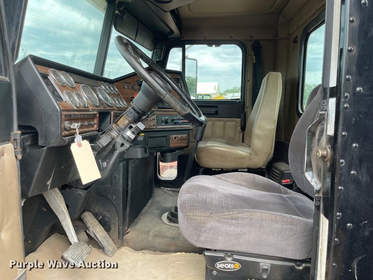 image for item LF9159 2008 Freightliner FLD  semi truck