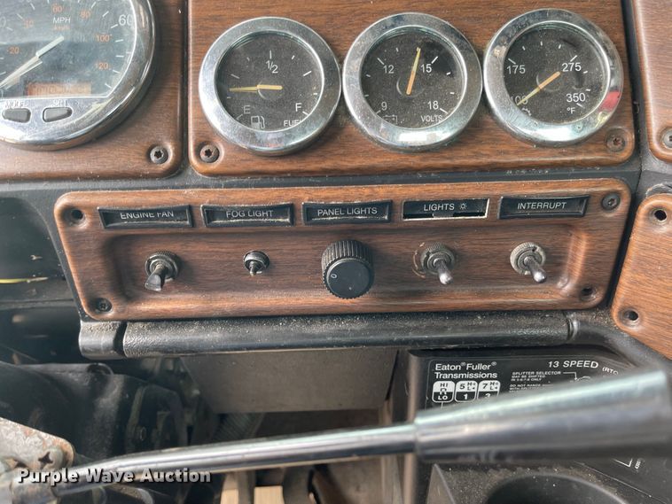 image for item LF9159 2008 Freightliner FLD  semi truck